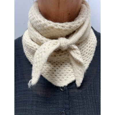 Small coarse knitted plain color